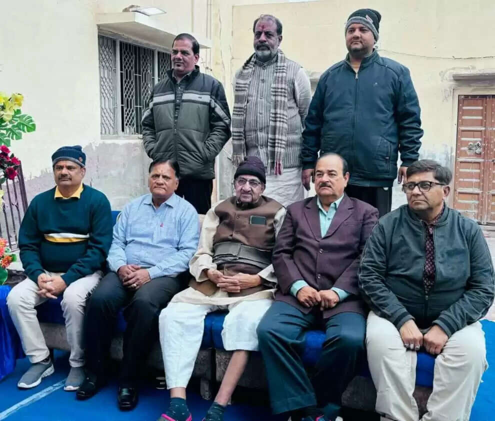 ओम आचार्य की अंतिम यात्रा में सैकड़ों उमड़े, भाजपा का झंडा ओढ विदा हुआ पार्टी का सेनानी