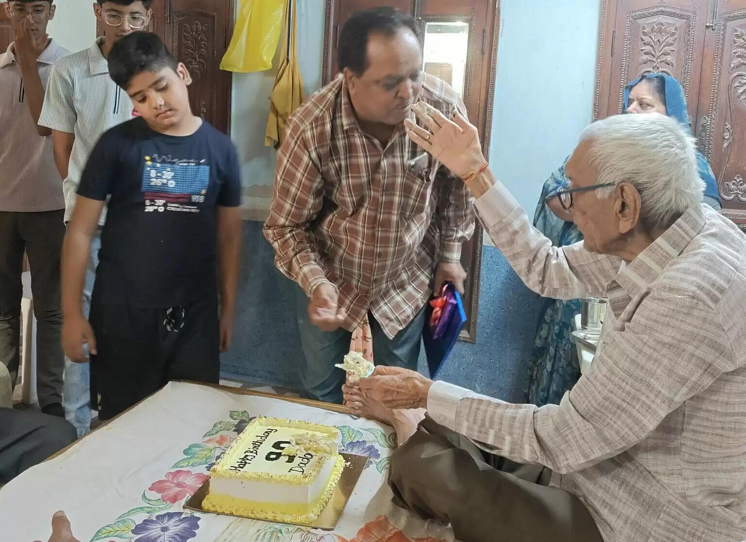 Bikaner : शब्दरंग, साझी विरासत, रघुनाथ ट्रस्ट ने शिक्षाविद आचार्य का अभिनंदन किया