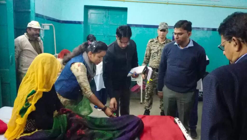 हॉस्पिटल के आउटडोर, इनडोर, टायलेट, रिकॉर्ड रूम सब जगह नजर आई गंदगी