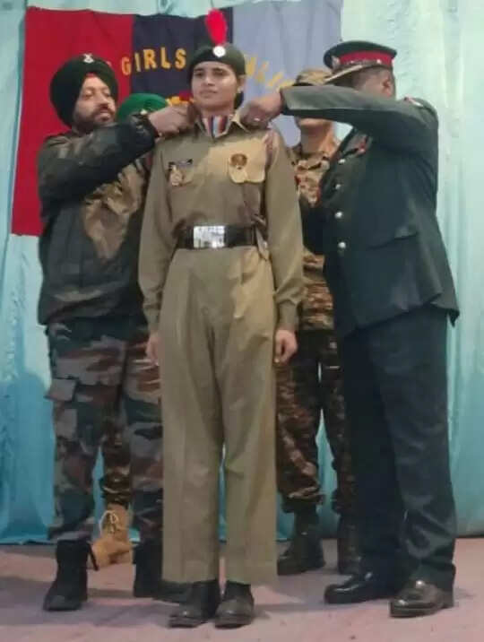 महारानी सुदर्शन कन्या महाविद्यालय मे एनसीसी कैडेट्स का निरक्षण एवं रैंक सेरेमनी