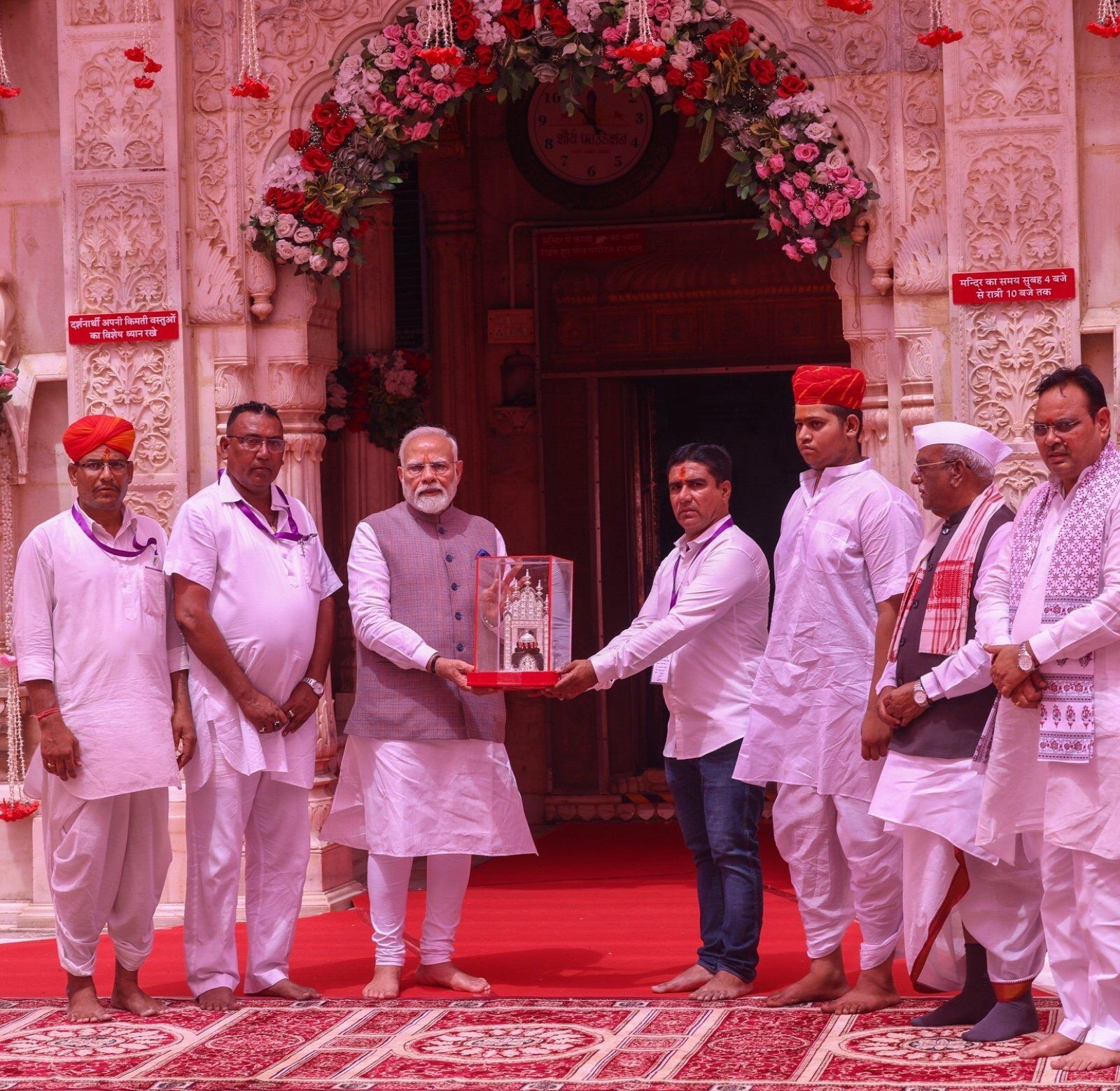 PM Modi in Bikaner : भारत माता के नारों से गूंजी मां करणी की धरती, केसरिया पगड़ी से अटा पांडाल