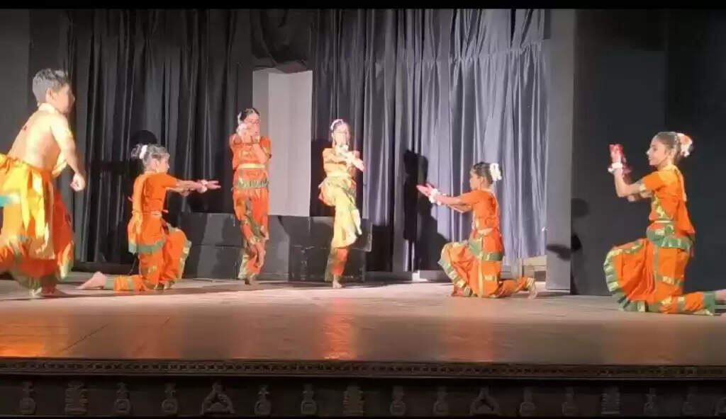 रंगकर्म तपस्या से कम नहीं : स्वामी विमर्शानन्द