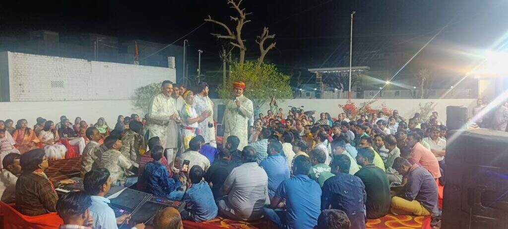 नोखा में होली की रंगत परवान पर, रंग रसिया ग्रुप के लोक गीतों संग थिरके रसिया