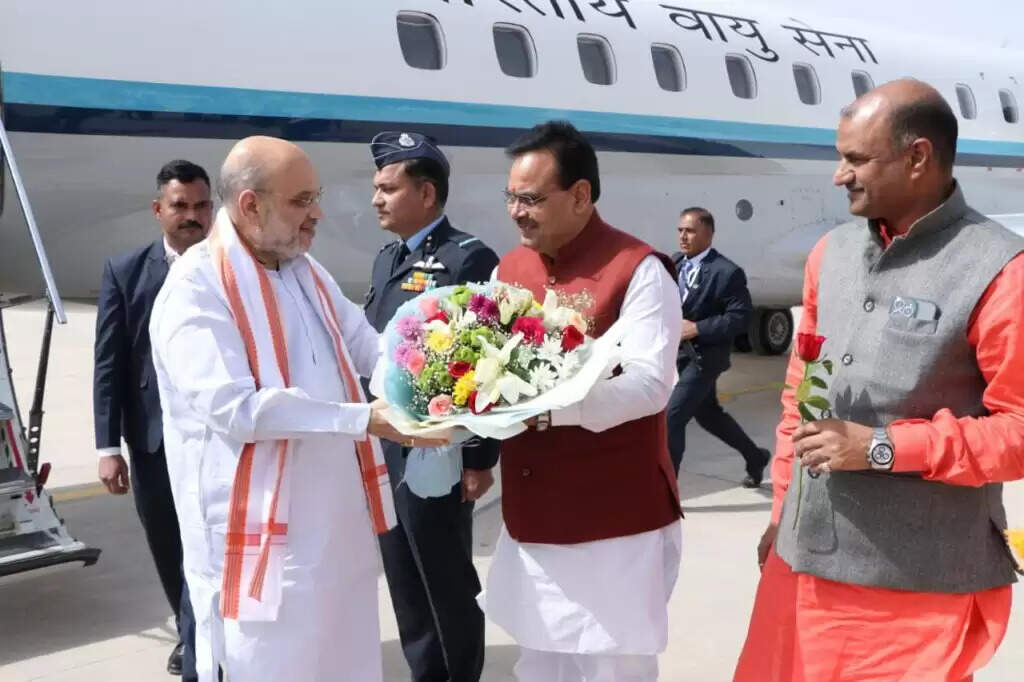 भाजपा ने विधानसभावार स्वागत करने वाले जुटाए, फर्राटा भरते निकल गया शाह का काफिला
