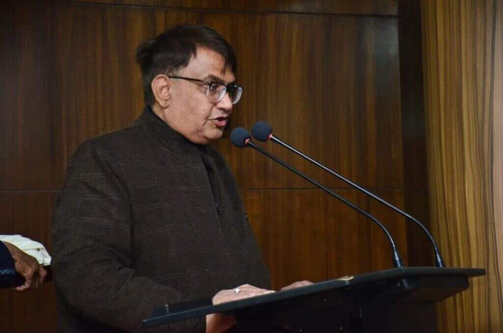 'साहित्य की पगडंडी' पर सार्थक यात्रा की नसीहत बृजरतन की 'अनुभव ओर उत्कर्ष' : मधु आचार्य 'आशावादी'