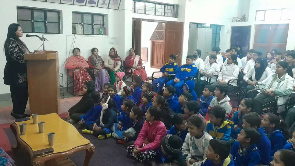 मेडिकल कॉलेज की इस डॉक्टर ने "शिक्षा में भाषा का महत्व" बताया!