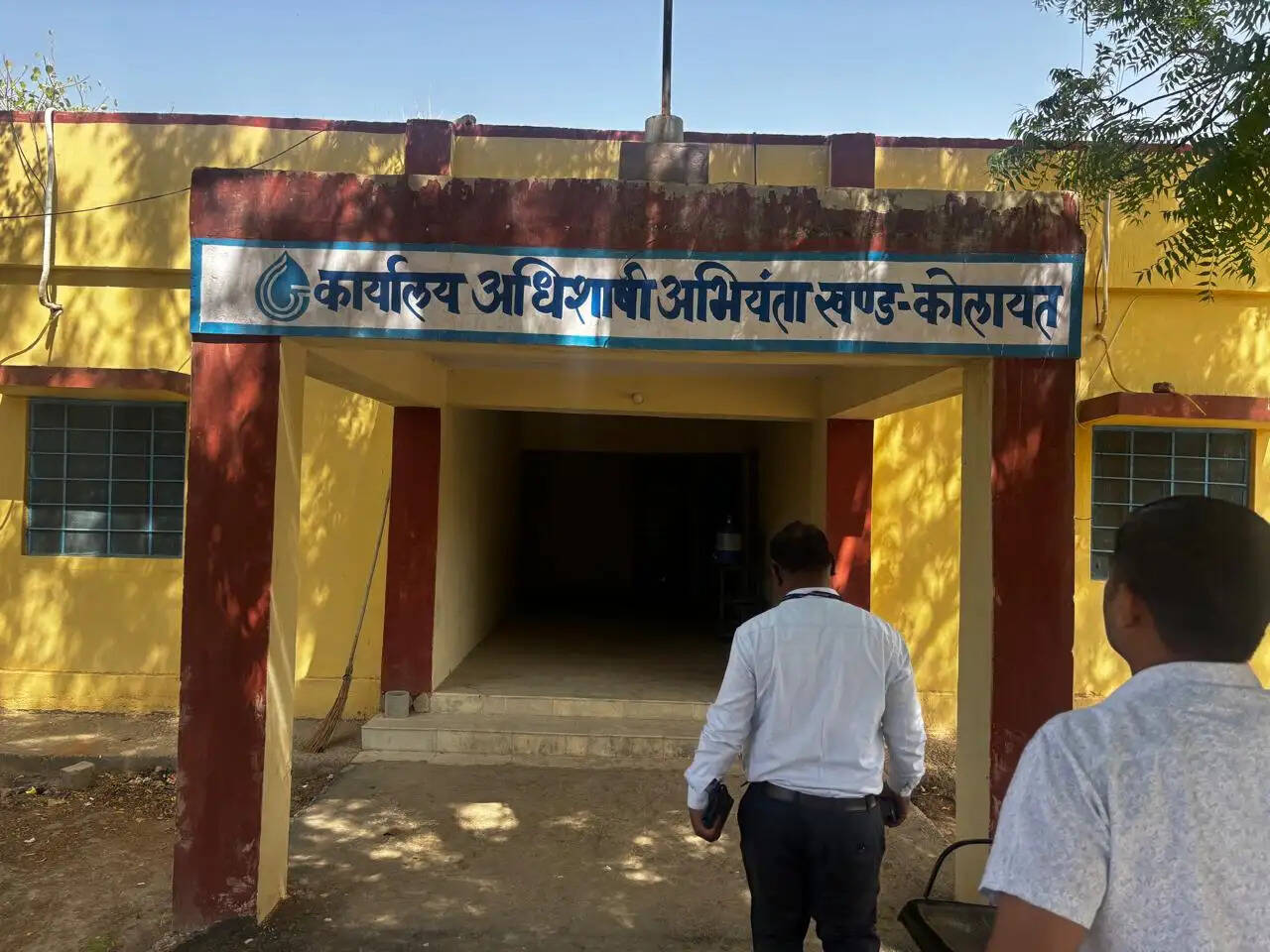 Kolayat : जयपुर से आए अफसरों ने कोलायत के सरकारी कार्यालयों में अचानक जांच, पड़ताल की&nbsp;