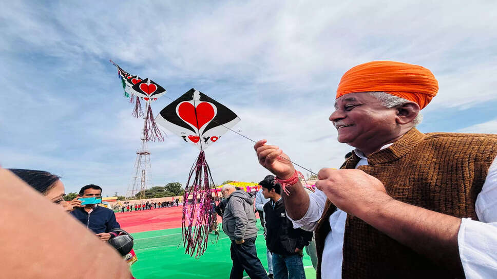 बीकानेर में मस्ती मस्ती का मेला Ajoo Gooja शुरू, बच्चों के साथ नाच उठे कलेक्टर, विधायक