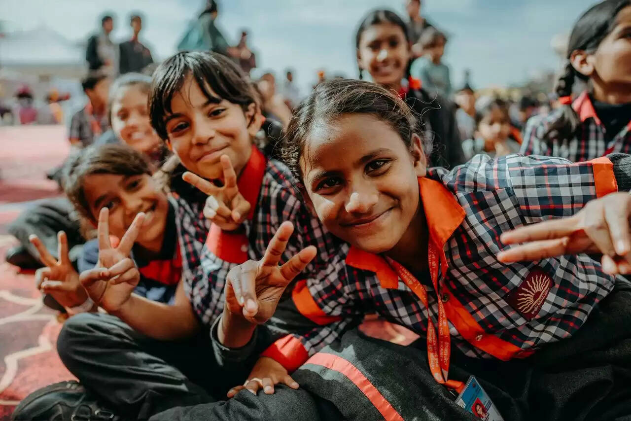 बीकानेर में मस्ती मस्ती का मेला Ajoo Gooja शुरू, बच्चों के साथ नाच उठे कलेक्टर, विधायक