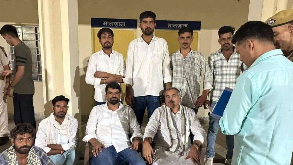 Bikaner News : बीकानेर में लाठी चार्ज मामले में  गोविंदराम मेघवाल साथ कमिश्नर से मिले नेता