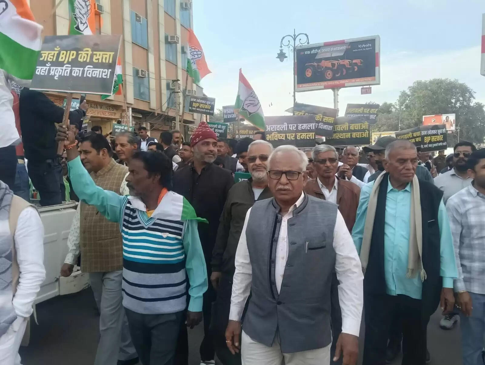 अरावली बचाने बीकानेर में सड़क पर उतरी कांग्रेस