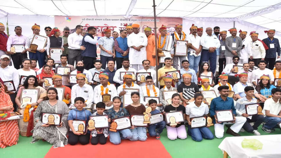 Bikaner Akhateej : बीकानेर मना रहा अपनी वर्षगांठ, 18 का सम्मान