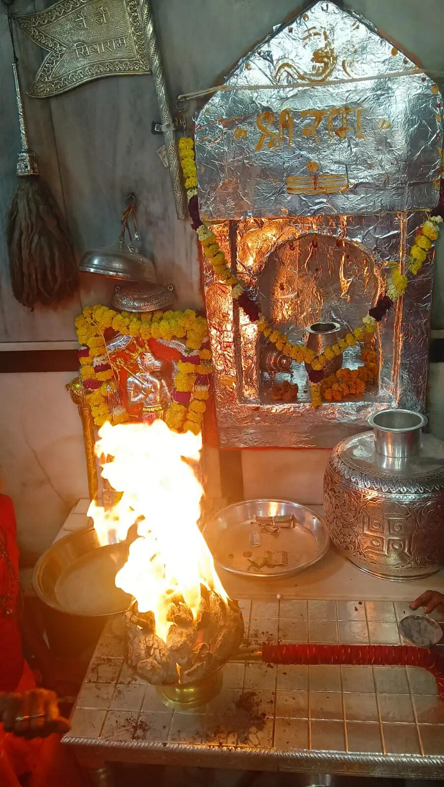 सुबह पुनरासर धाम मे आरती मे बाबा जी के दर्शन हुवे