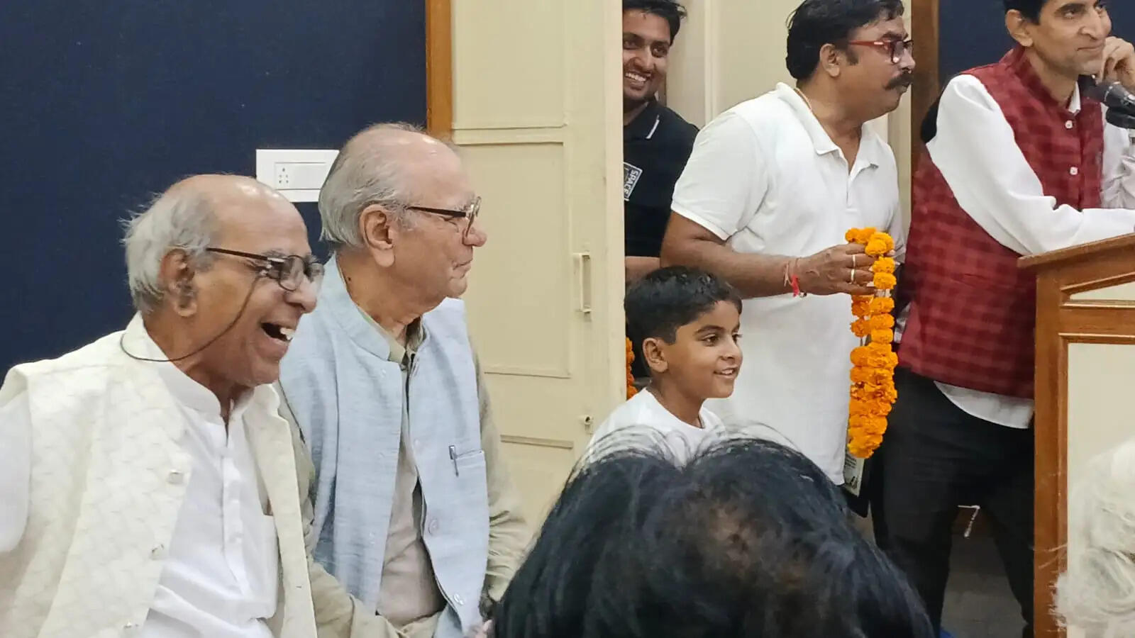 हँसते सरल 