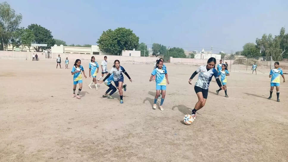 Bikaner Girls Football  टाई ब्रेकर में उदय क्लब की लड़कियां गजनेर टीम को पछाड़ फाइनल में पहुंची
