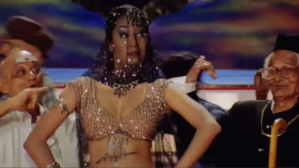 Superhit Song  25 साल पुराना यह आइटम सॉन्ग लोगों के दिलों पर करता है राज&nbsp;