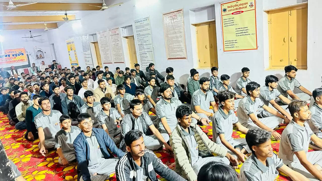 बीकानेर में यहां जुटे बजरंगदल के युवा, 07 दिन लेंगे ट्रेनिंग