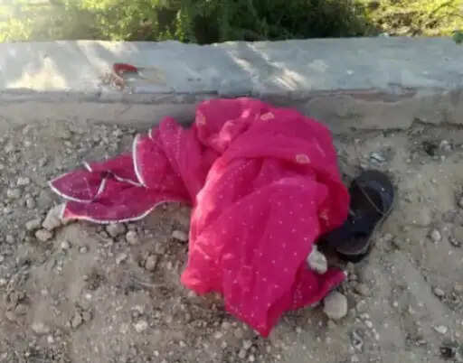 Bikaner : सुसाइड नोट छोड़ दो बेटियों के साथ महिला लापता, नहर किनारे चप्पल-लुगड़ी मिली