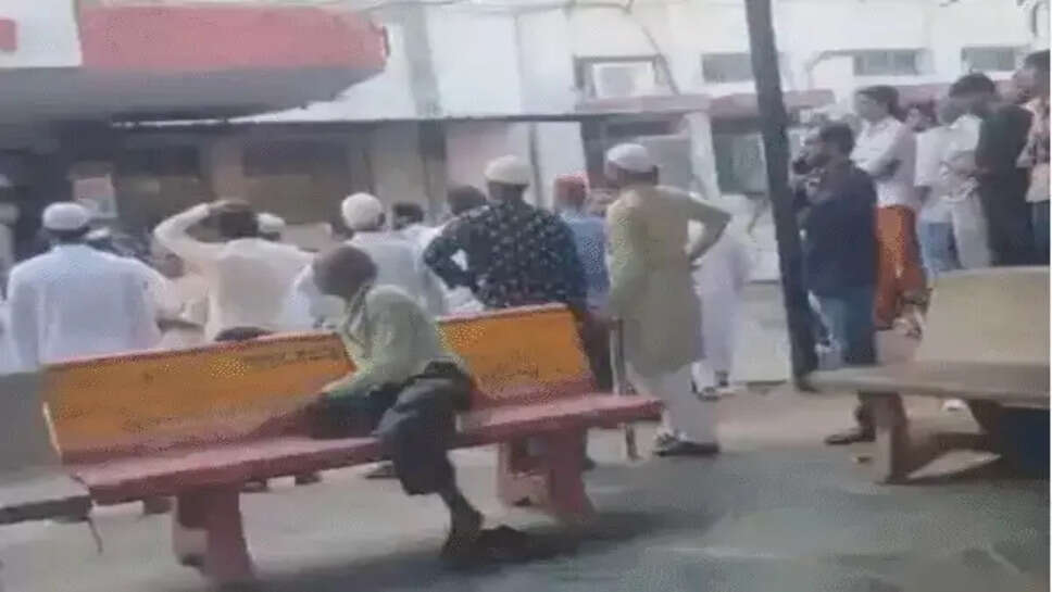 Jaipur : जुम्मे की नमाज के दौरान दीवार गिरी, 10 दबे, 02 गंभीर