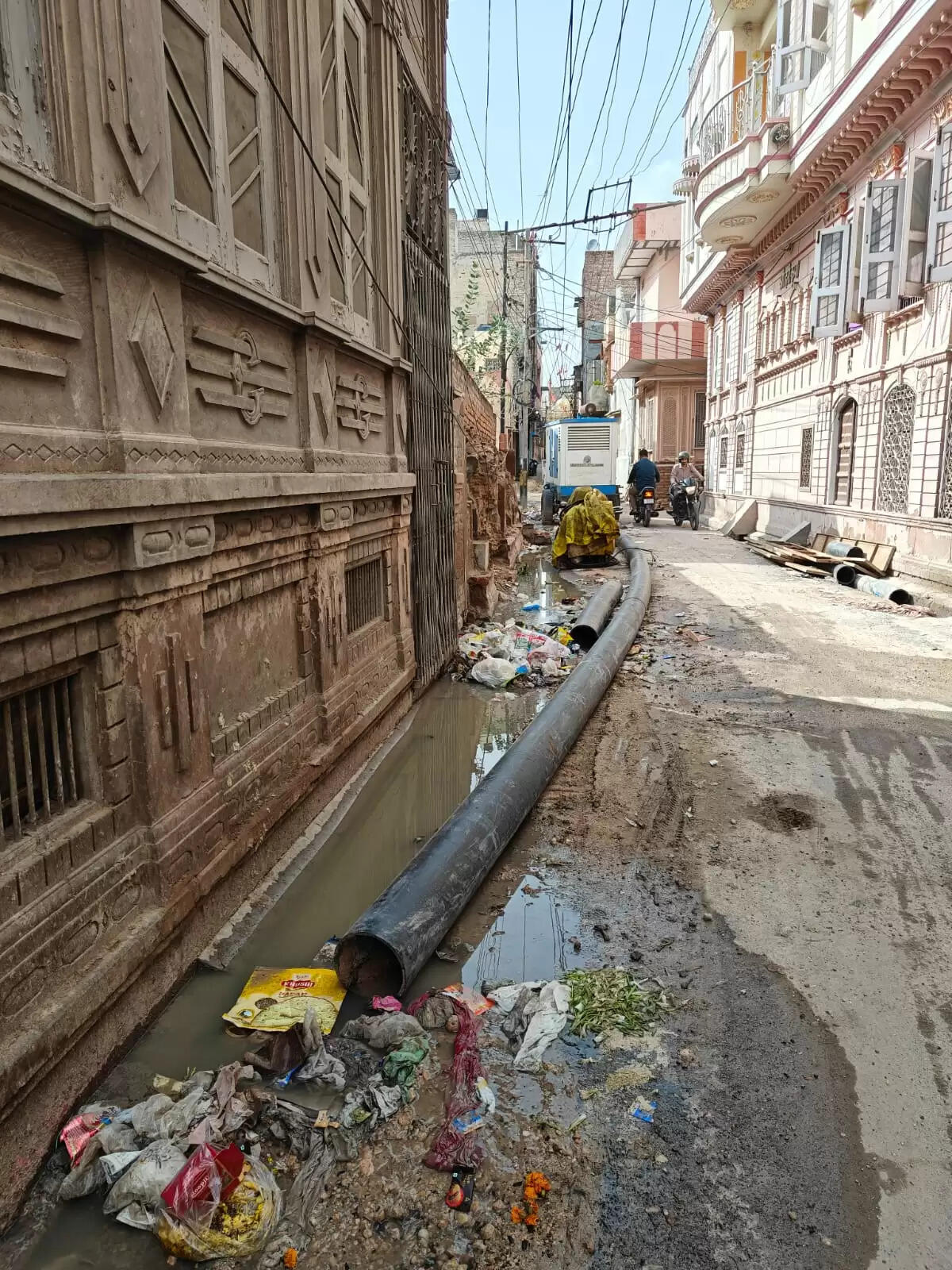अब एकबारगी यह काम रोककर रास्ता खोल दिया गया है।