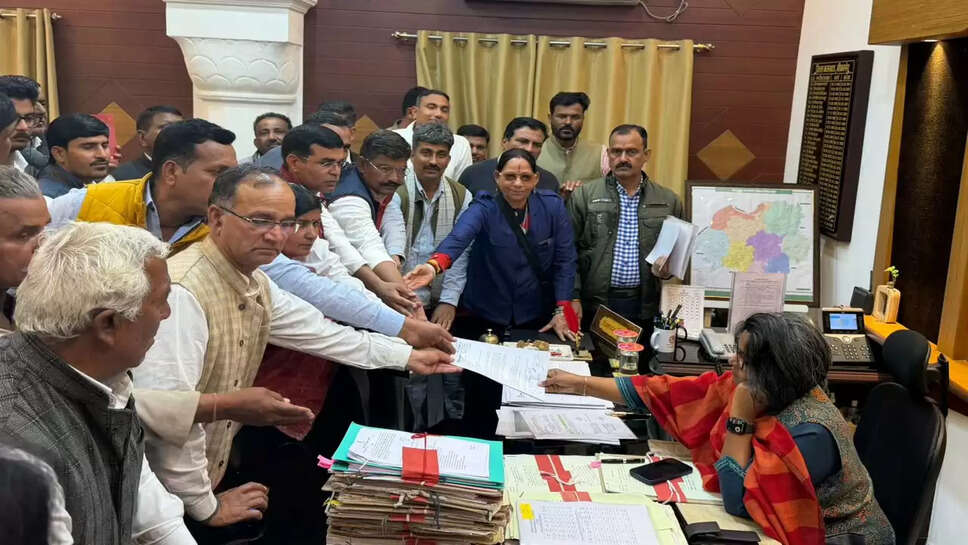 अध्यक्ष बिशनाराम के साथ परिसीमन के खिलाफ सड़क पर उतरी कांग्रेस